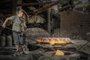 IUP Honor Mention - Yali Chen (China)  Making Pot Worker